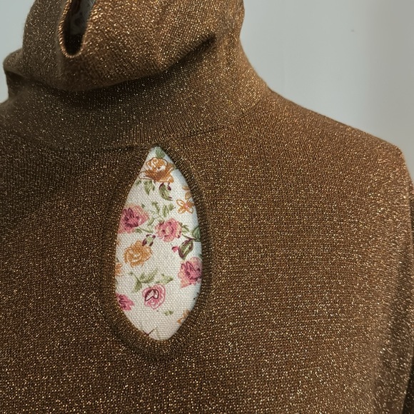 NWOT⭐️* Lane Bryant Copper MetallicT-neck sweater w/RhinestnButton slv Sz 22/24✨ - Picture 4 of 10